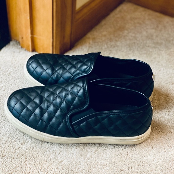 Steve Madden ECENTRCQ black quilted leather slip-on shoes size 7.5W - Picture 5 of 5